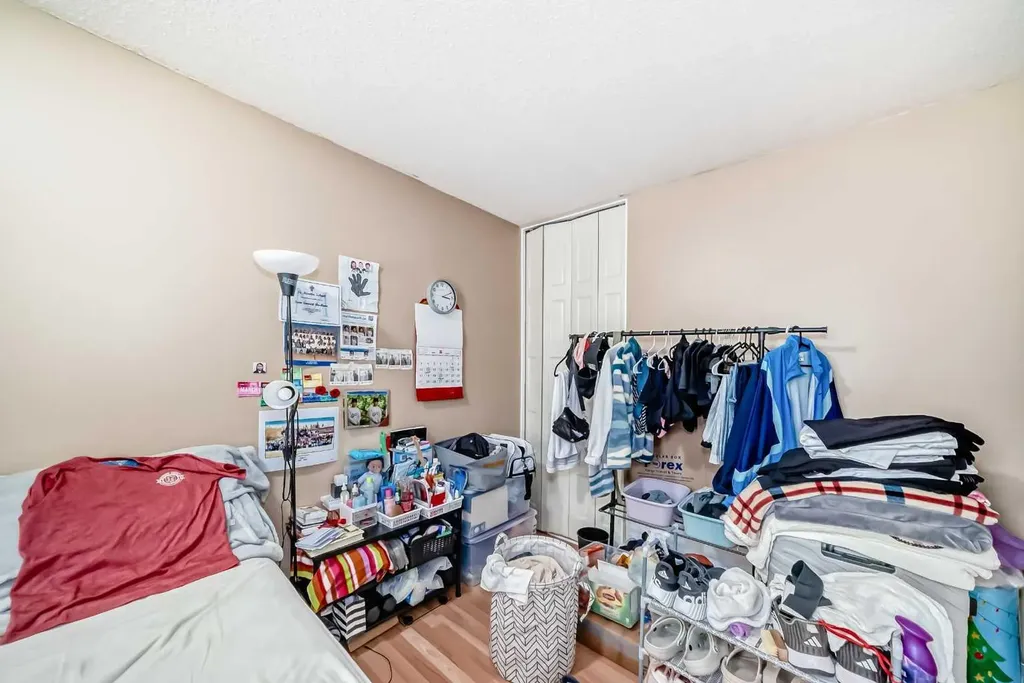 609 40 Street NE Calgary AB T2A 6S1