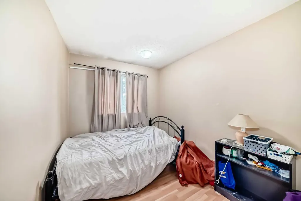 609 40 Street NE Calgary AB T2A 6S1