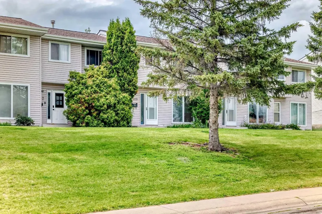 609 40 Street NE Calgary AB T2A 6S1