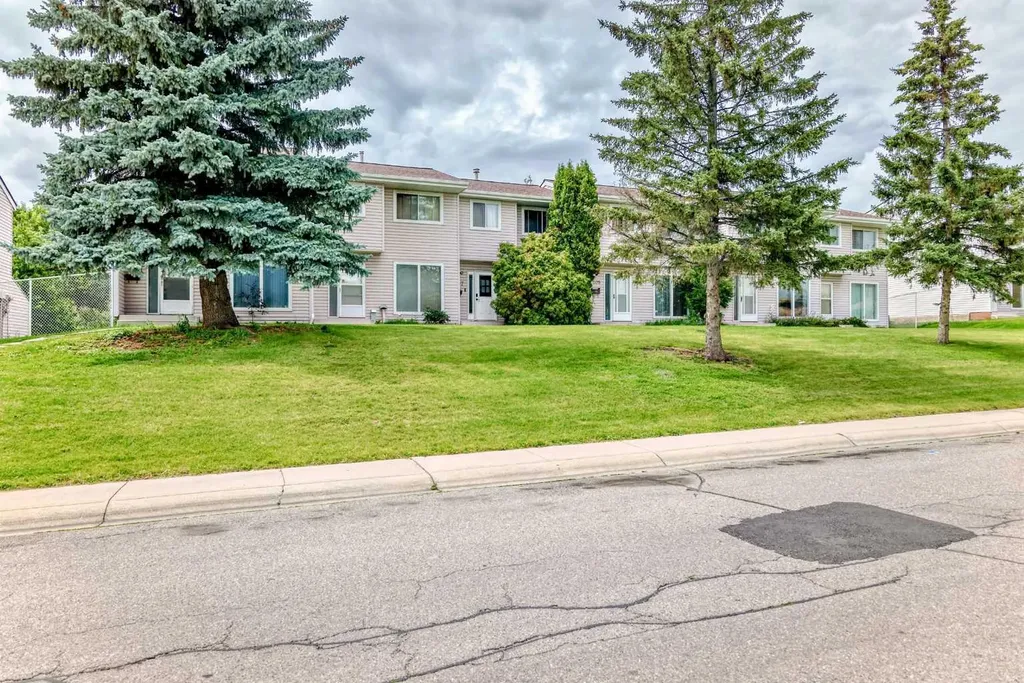 609 40 Street NE Calgary AB T2A 6S1