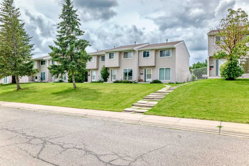 609 40 Street NE Calgary AB T2A 6S1