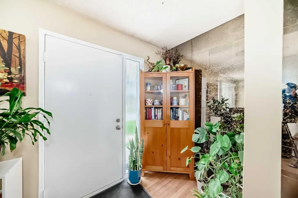 609 40 Street NE Calgary AB T2A 6S1