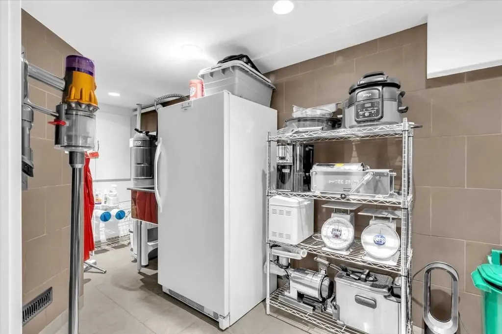 2211 45 Street SE Calgary AB T2B 1K1