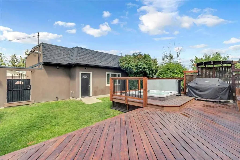 2211 45 Street SE Calgary AB T2B 1K1