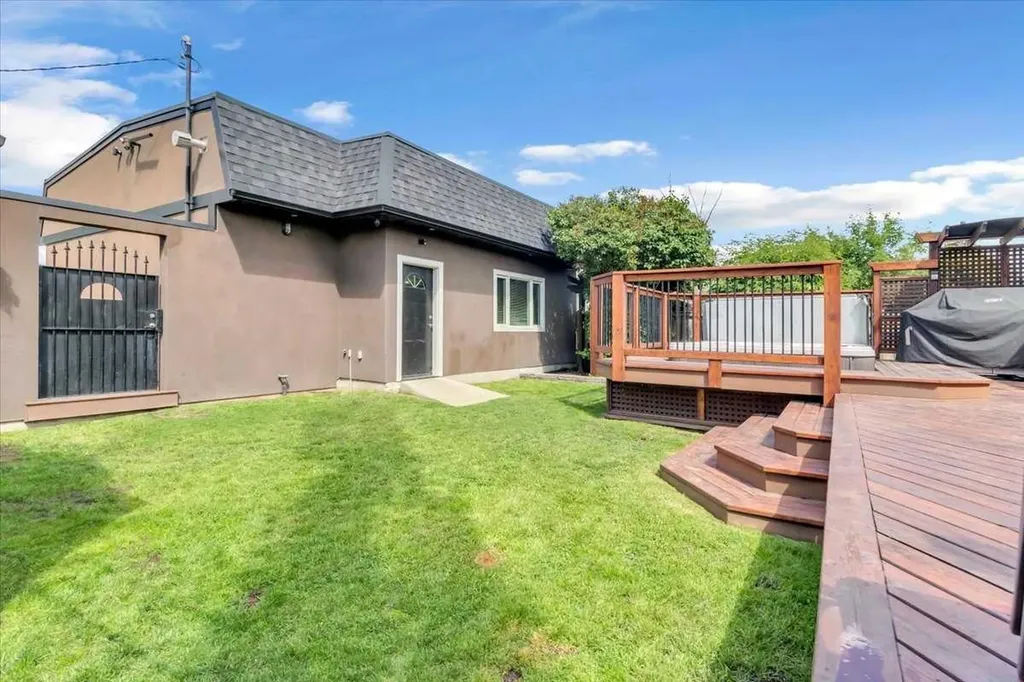 2211 45 Street SE Calgary AB T2B 1K1
