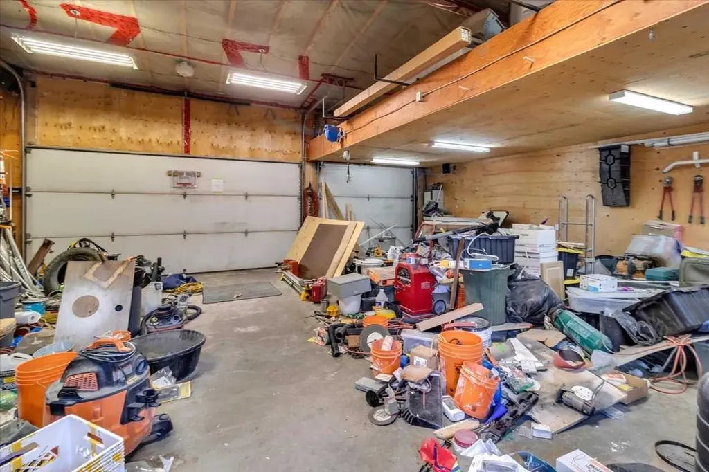 2211 45 Street SE Calgary AB T2B 1K1
