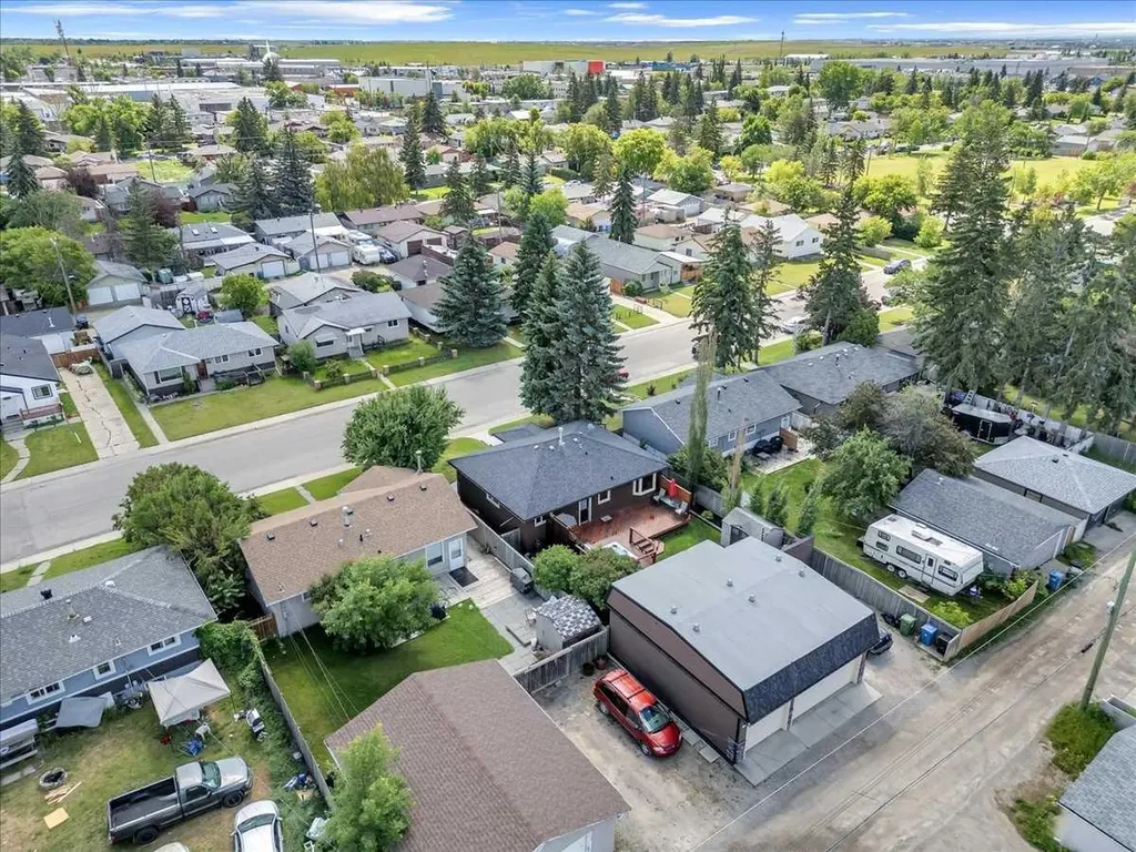 2211 45 Street SE Calgary AB T2B 1K1