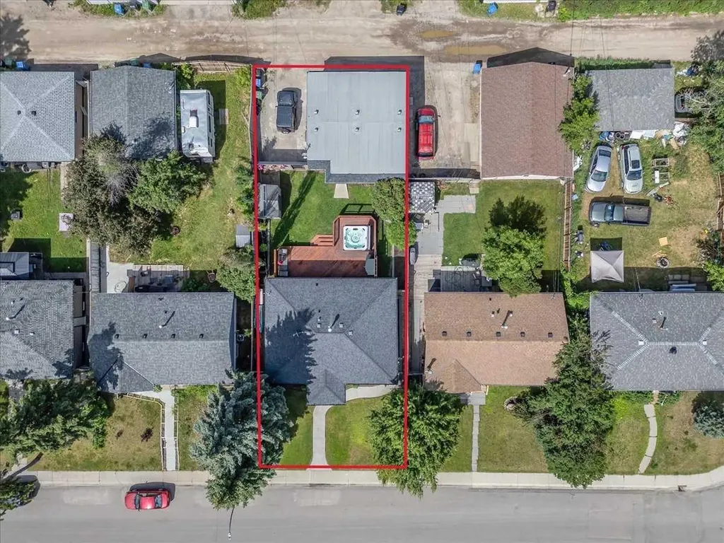 2211 45 Street SE Calgary AB T2B 1K1