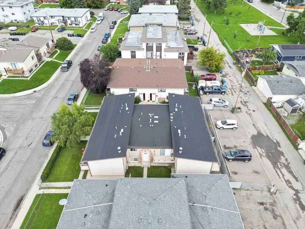 12 Huntley Close NE Calgary AB T2K4Z3