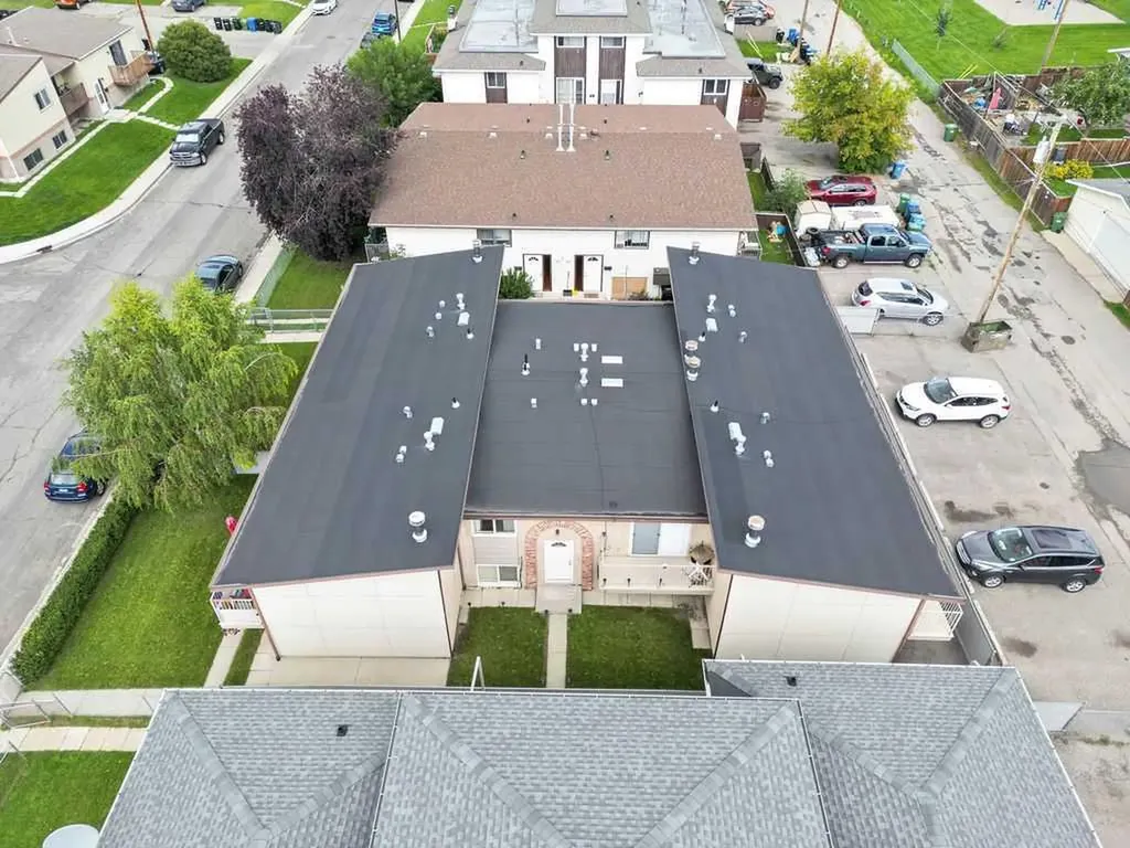 12 Huntley Close NE Calgary AB T2K4Z3