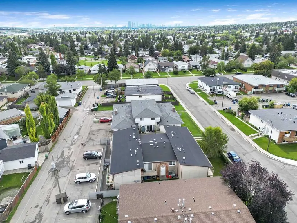12 Huntley Close NE Calgary AB T2K4Z3