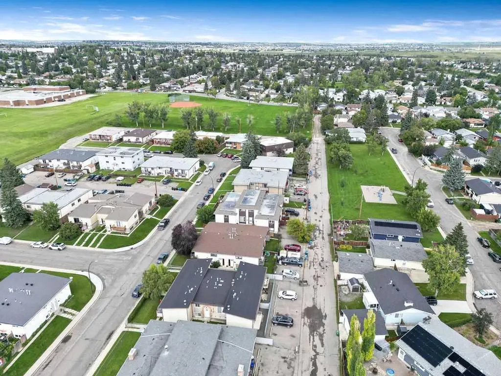 12 Huntley Close NE Calgary AB T2K4Z3