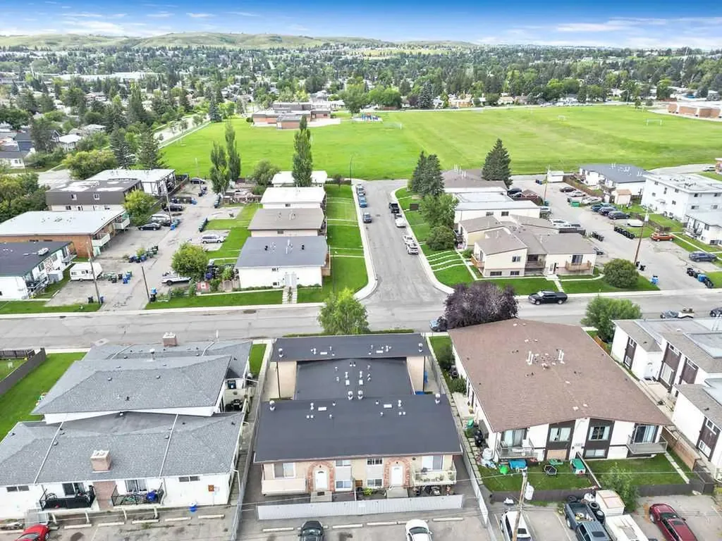 12 Huntley Close NE Calgary AB T2K4Z3