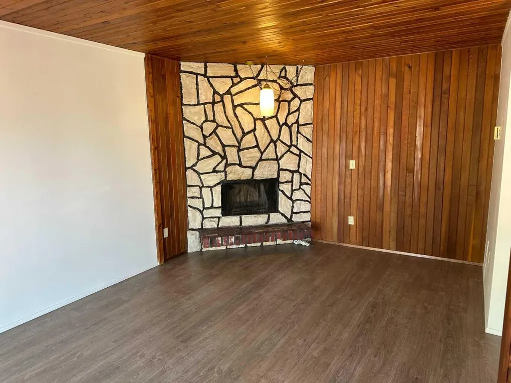 12 Huntley Close NE Calgary AB T2K4Z3