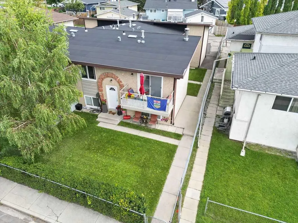 12 Huntley Close NE Calgary AB T2K4Z3