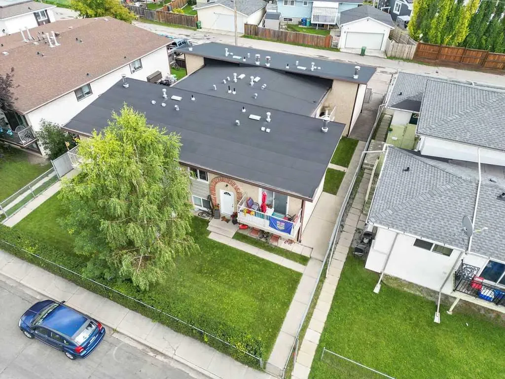 12 Huntley Close NE Calgary AB T2K4Z3