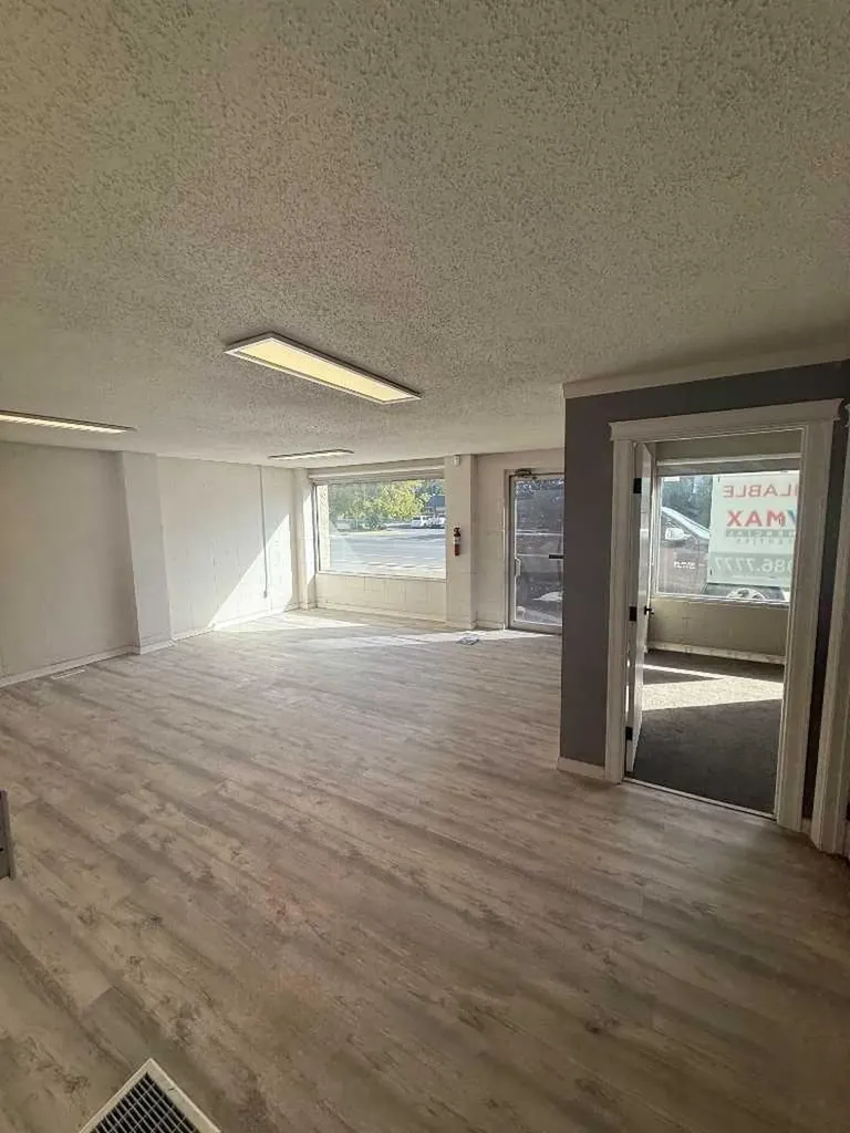 5912 54 Avenue Red Deer AB T4N 4M7