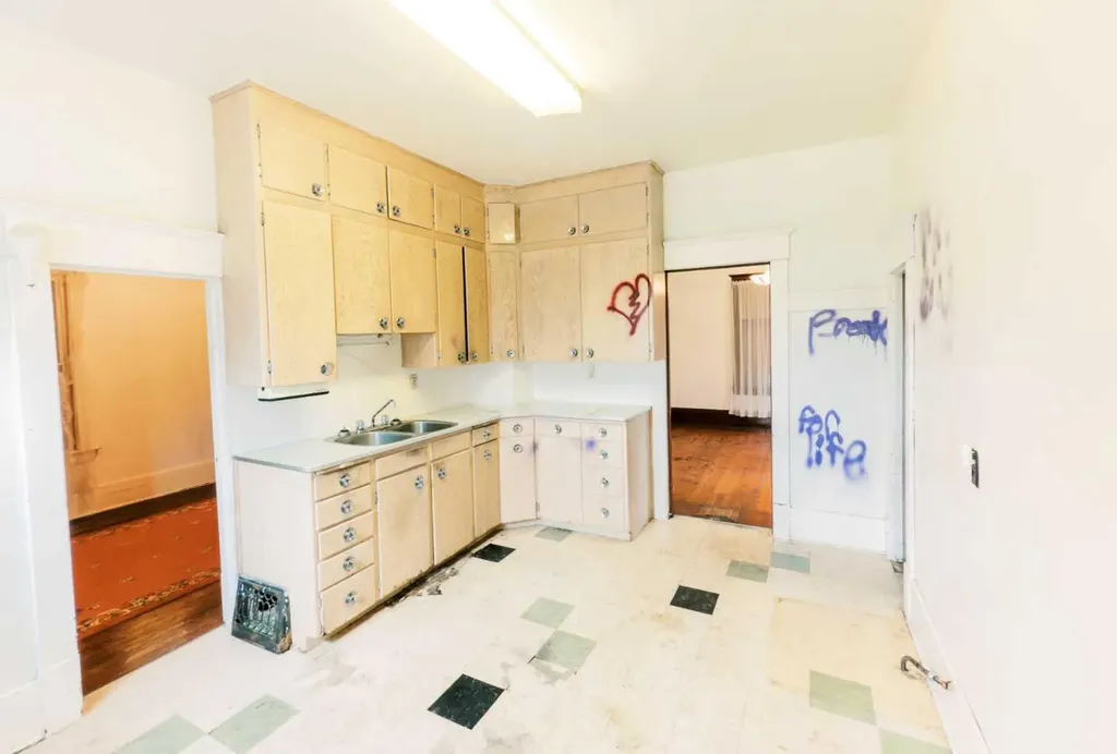 4406 47 Avenue Stettler AB T4K 0B7