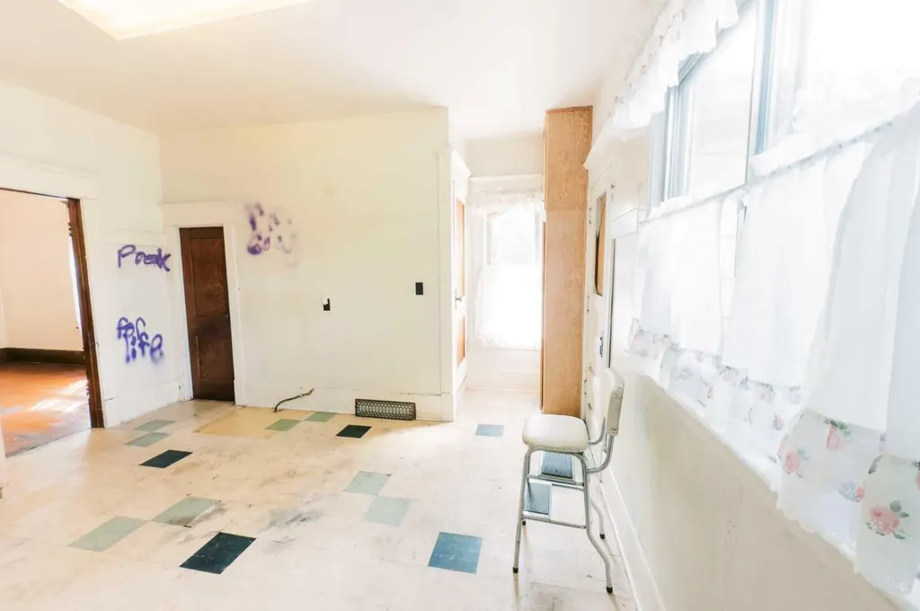 4406 47 Avenue Stettler AB T4K 0B7