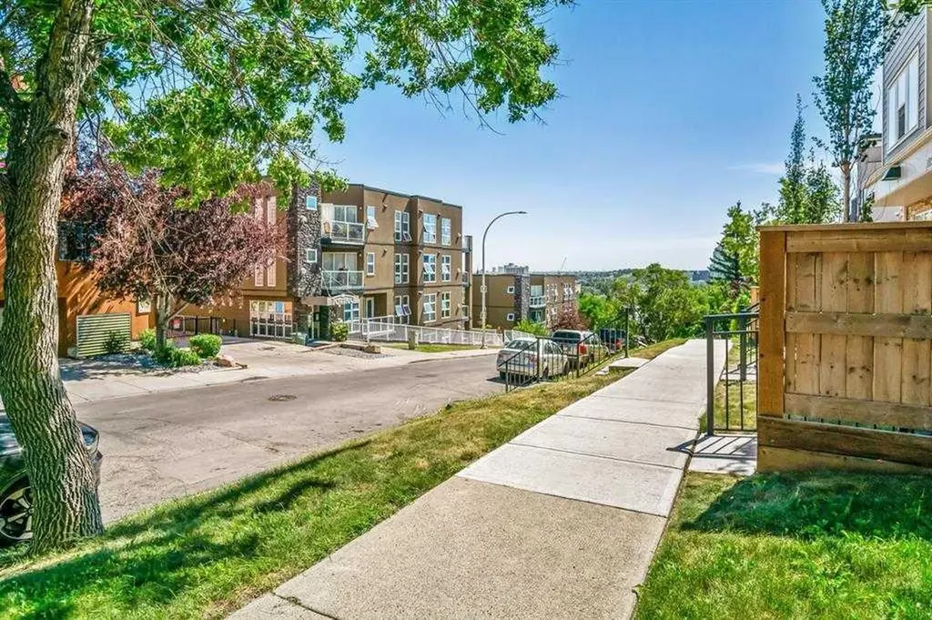 723 5 Street NE Calgary AB T3E 2W7