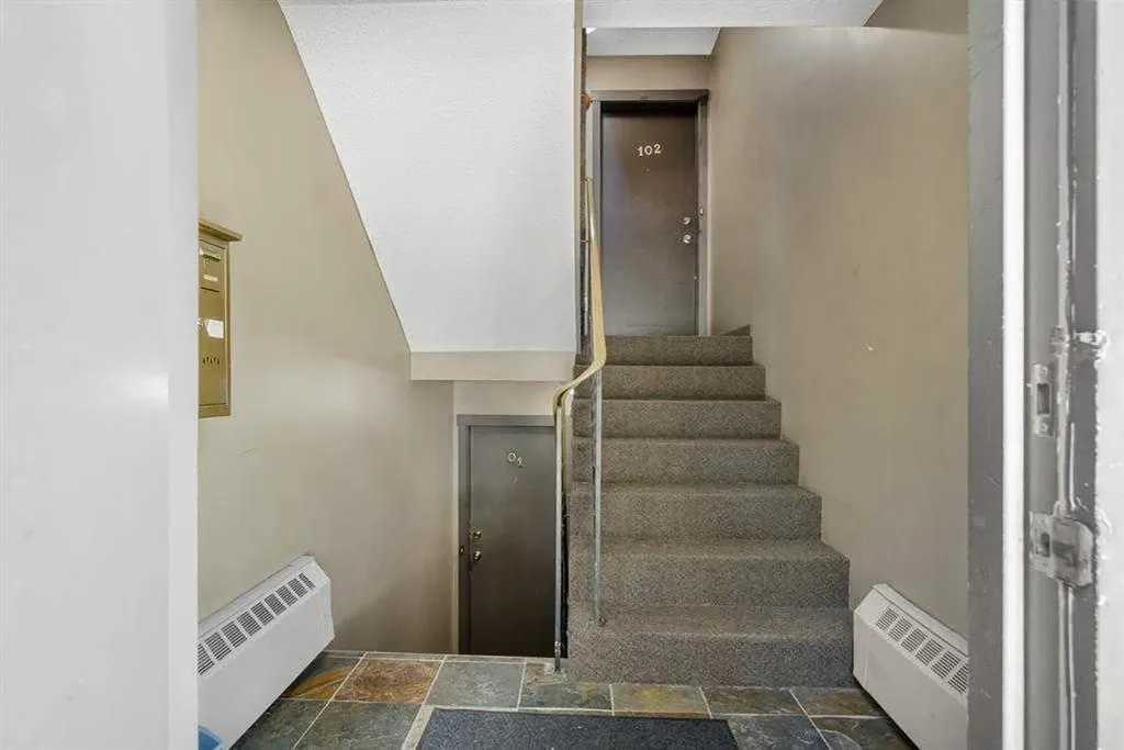 723 5 Street NE Calgary AB T3E 2W7