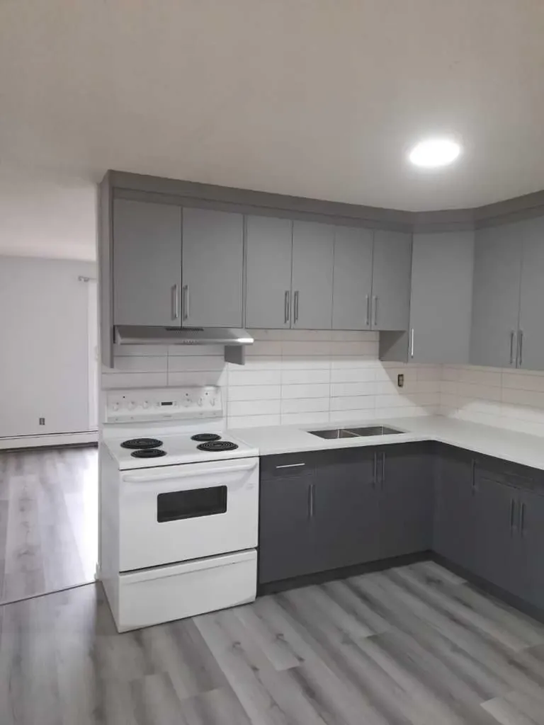 723 5 Street NE Calgary AB T3E 2W7