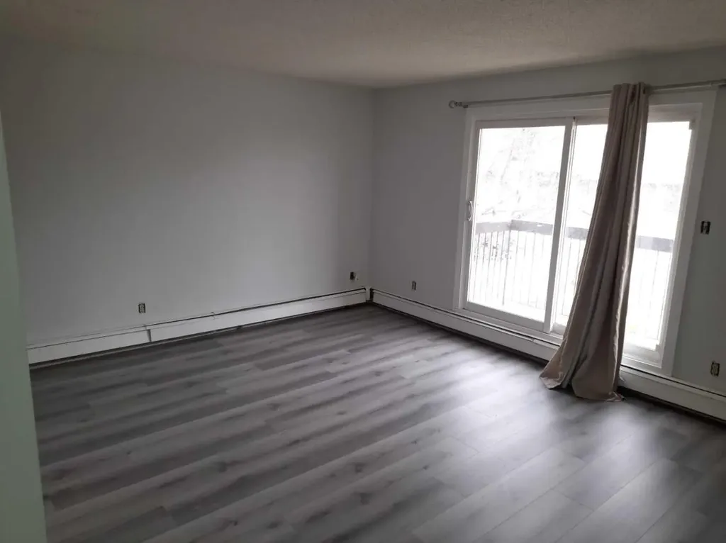 723 5 Street NE Calgary AB T3E 2W7