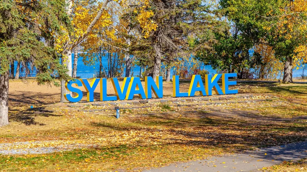 3 Gray Close Sylvan Lake AB T4S 0W4