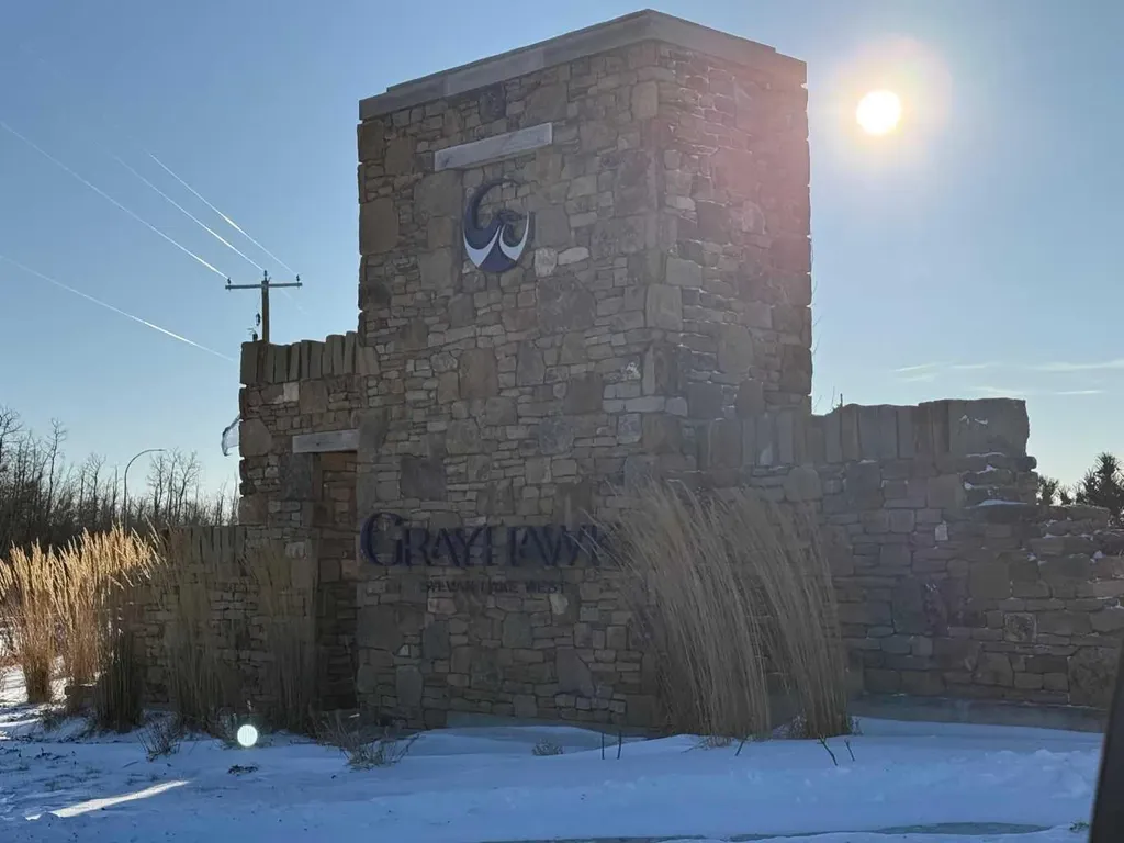 3 Gray Close Sylvan Lake AB T4S 0W4