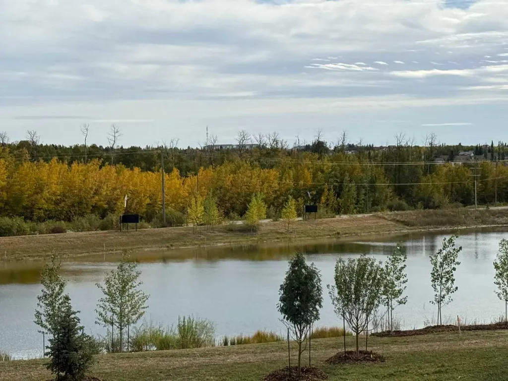 5 Gray Close Sylvan Lake AB T4S 0W4