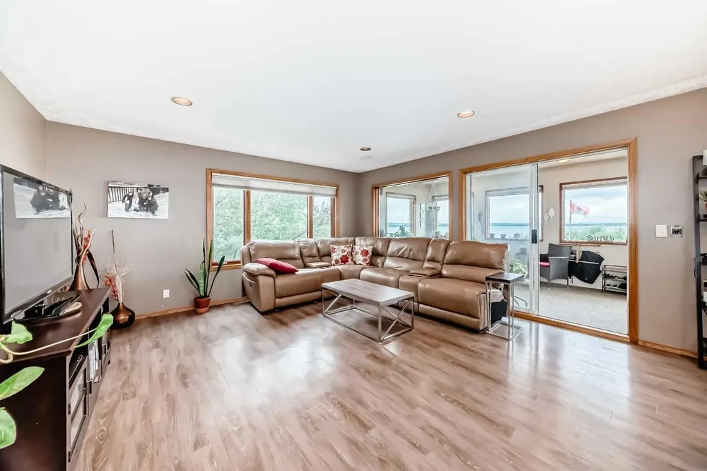 9 Rustic Road Norglenwold AB T4S 1S5