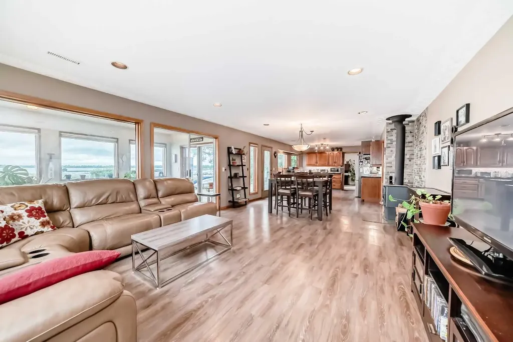 9 Rustic Road Norglenwold AB T4S 1S5