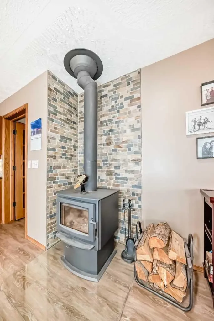 9 Rustic Road Norglenwold AB T4S 1S5