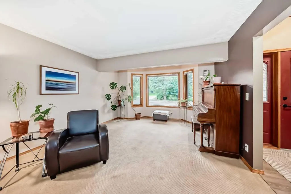 9 Rustic Road Norglenwold AB T4S 1S5