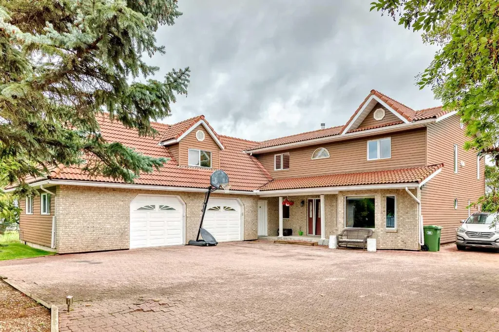 9 Rustic Road Norglenwold AB T4S 1S5