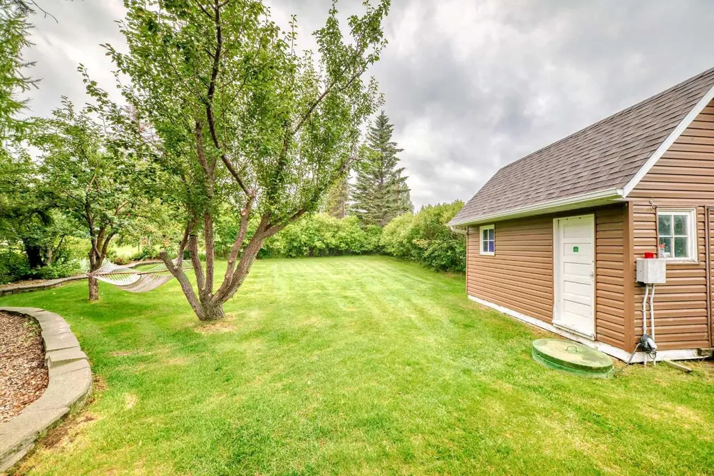 9 Rustic Road Norglenwold AB T4S 1S5