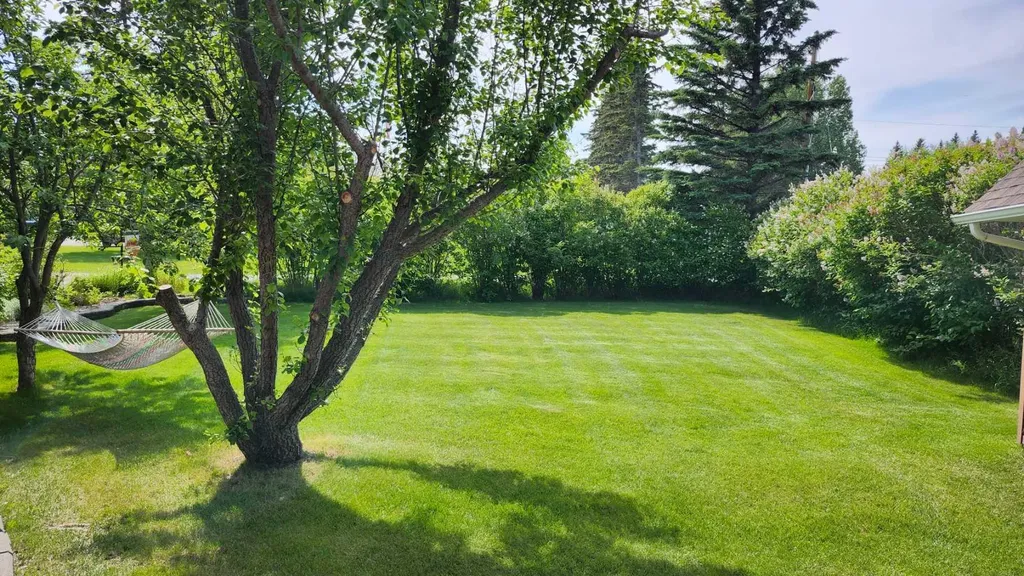 9 Rustic Road Norglenwold AB T4S 1S5