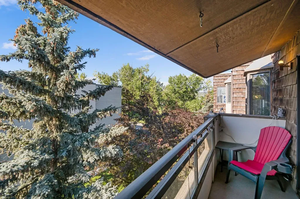 3730 50 Street NW Calgary AB T3A2V9