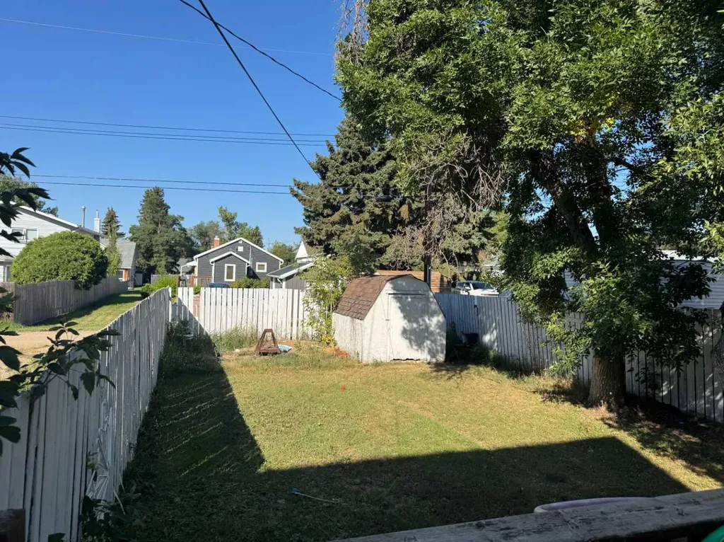 5228 48 Street Provost AB T0B 3S0