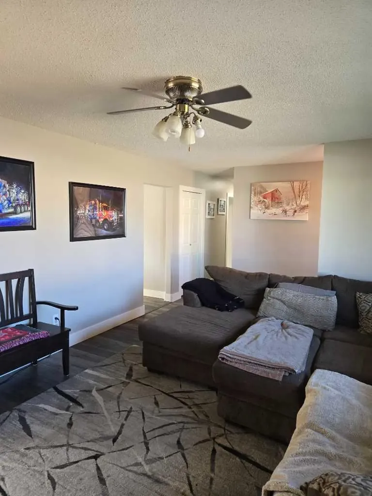 525 6 Avenue Fox Creek AB T0H 1P0