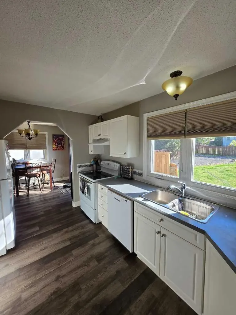 525 6 Avenue Fox Creek AB T0H 1P0