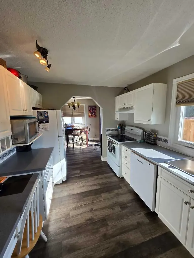 525 6 Avenue Fox Creek AB T0H 1P0