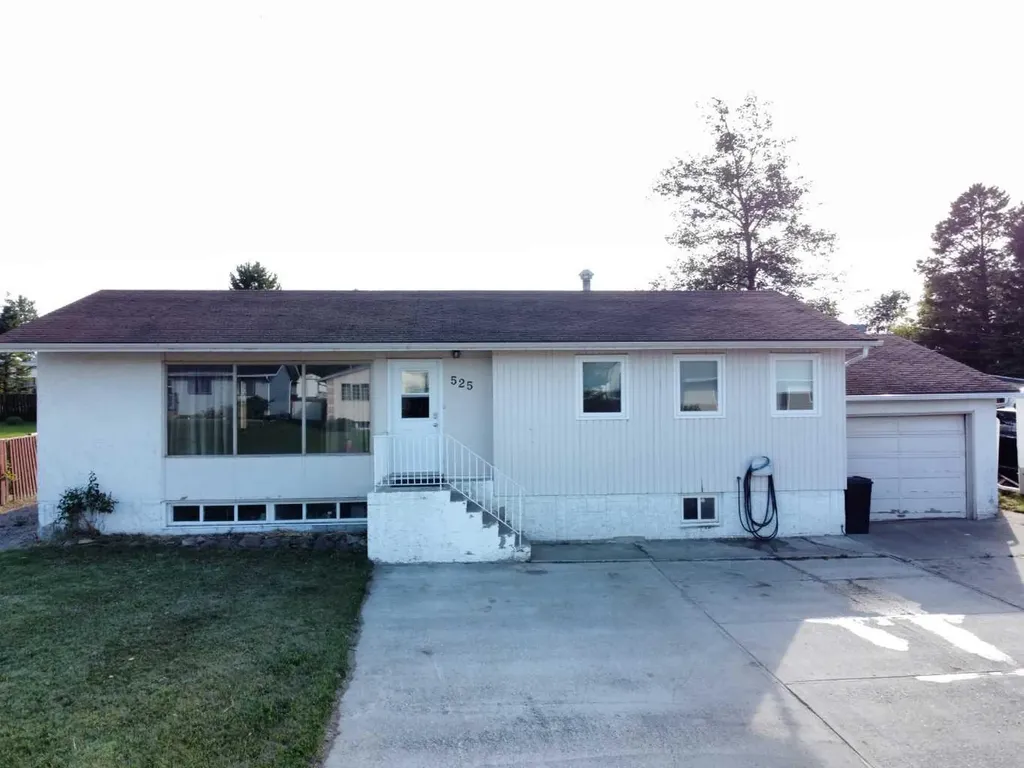 525 6 Avenue Fox Creek AB T0H 1P0