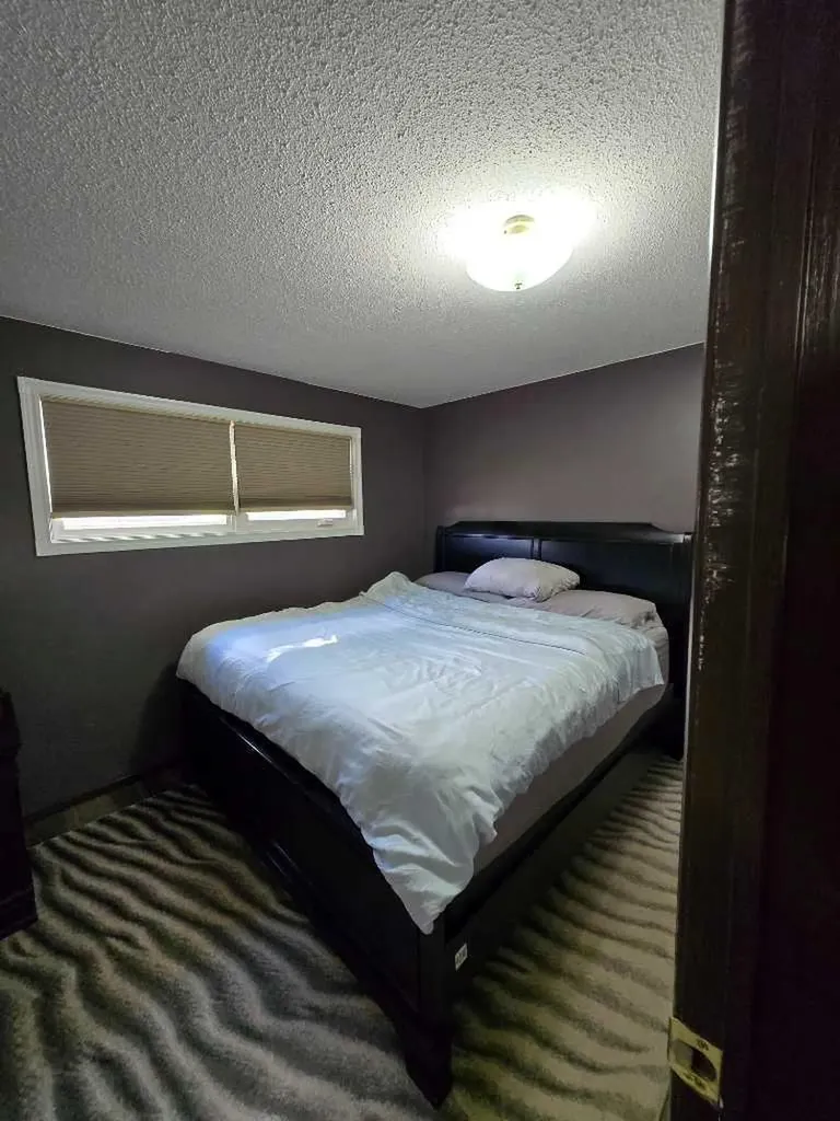 525 6 Avenue Fox Creek AB T0H 1P0
