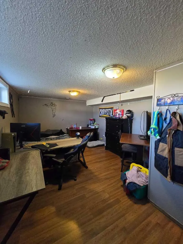 525 6 Avenue Fox Creek AB T0H 1P0