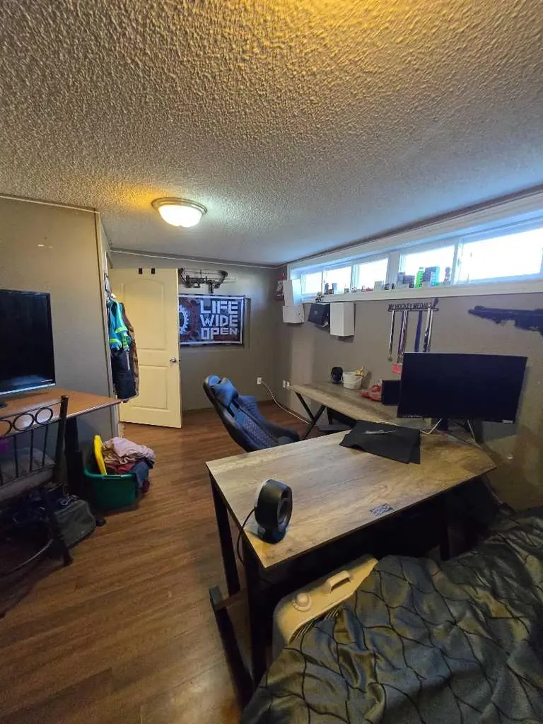 525 6 Avenue Fox Creek AB T0H 1P0
