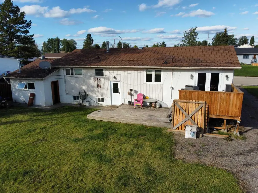 525 6 Avenue Fox Creek AB T0H 1P0