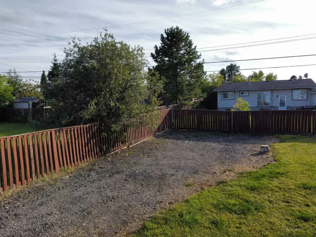 525 6 Avenue Fox Creek AB T0H 1P0