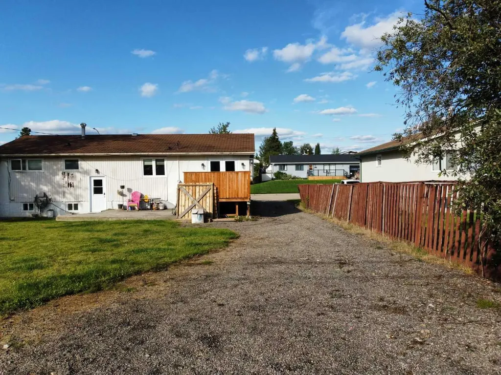 525 6 Avenue Fox Creek AB T0H 1P0