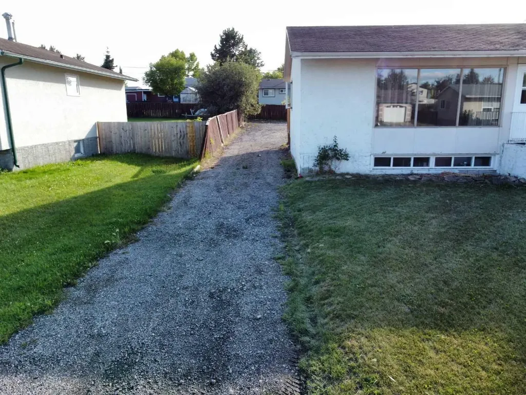 525 6 Avenue Fox Creek AB T0H 1P0